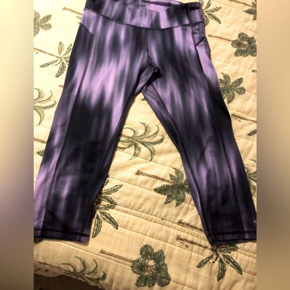 Nice 3/4 leggings by Champion in size medium - Picture 1 of 1